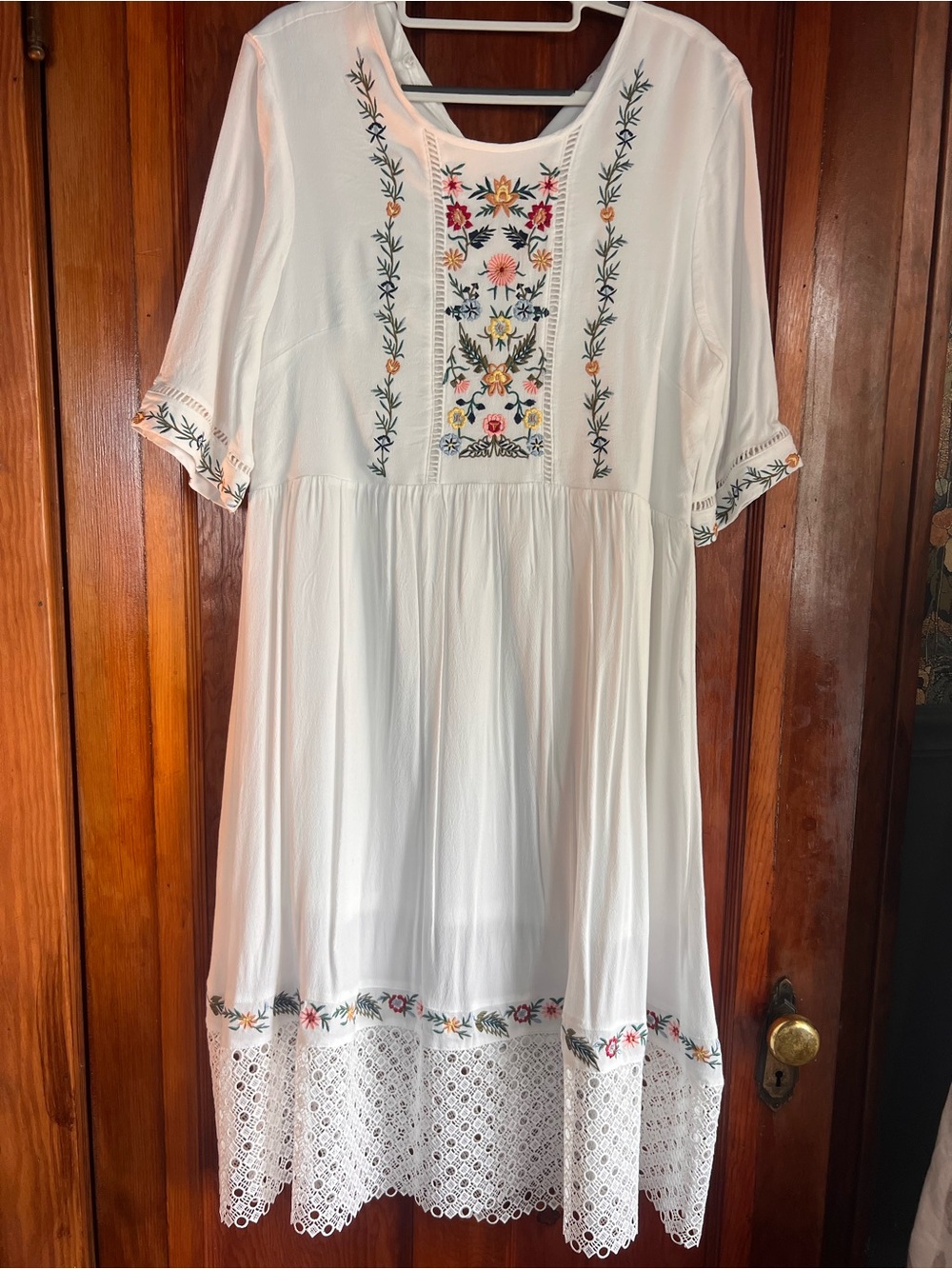 White Embroidered Boho Midi Dress size Large